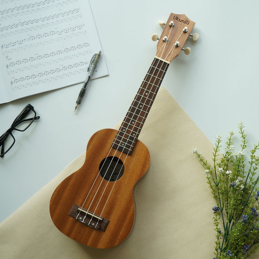 Ukunili Ukulele Soprano Mahogany 2330M