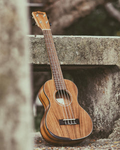 Uma Ukulele 26' Tenor Acacia koa Wood Uma-Baby-T + EQ (EQUALIZER)